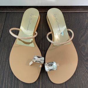 Women stunning sandals size 5